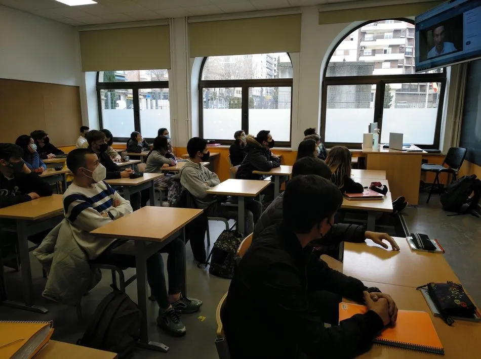 Foto 3 - Alumnos del Colegio Calasanz &ldquo;miran al futuro&rdquo;    &nbsp;  
