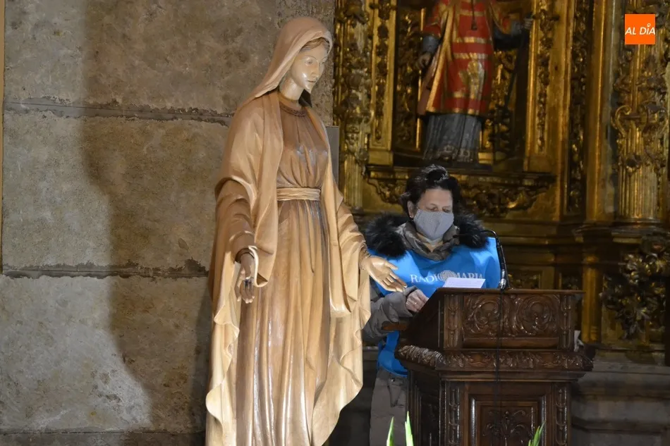 Foto 9 - C&aacute;lida recepci&oacute;n a la Virgen de Radio Mar&iacute;a en la Iglesia de San Andr&eacute;s  
