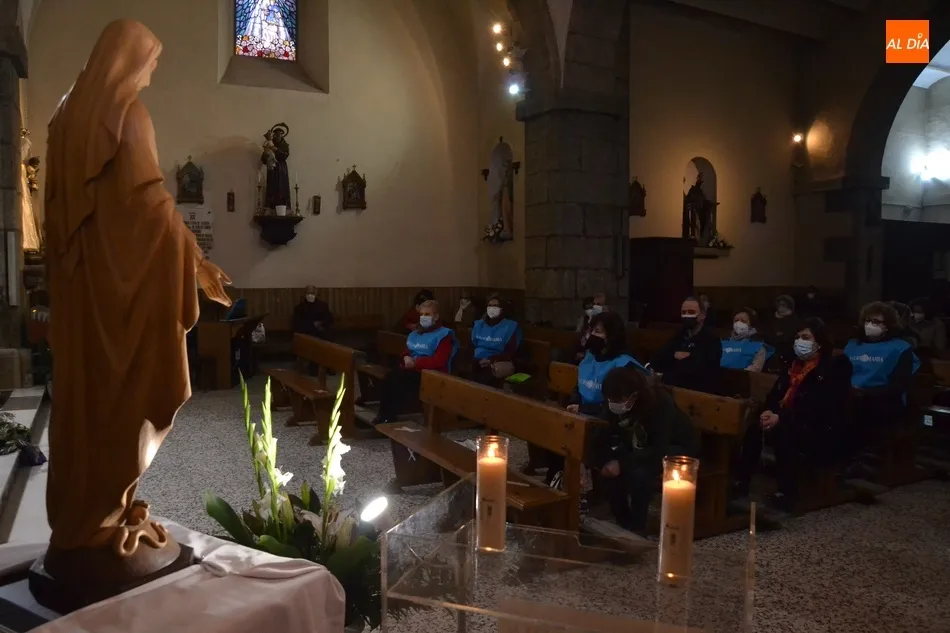 Foto 8 - C&aacute;lida recepci&oacute;n a la Virgen de Radio Mar&iacute;a en la Iglesia de San Andr&eacute;s  