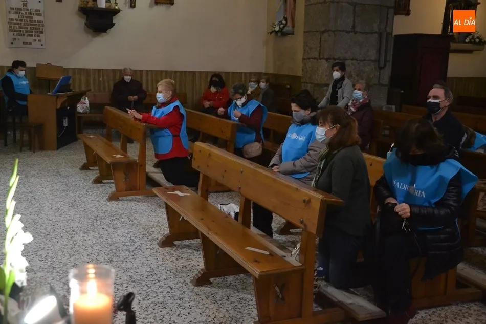Foto 3 - C&aacute;lida recepci&oacute;n a la Virgen de Radio Mar&iacute;a en la Iglesia de San Andr&eacute;s  