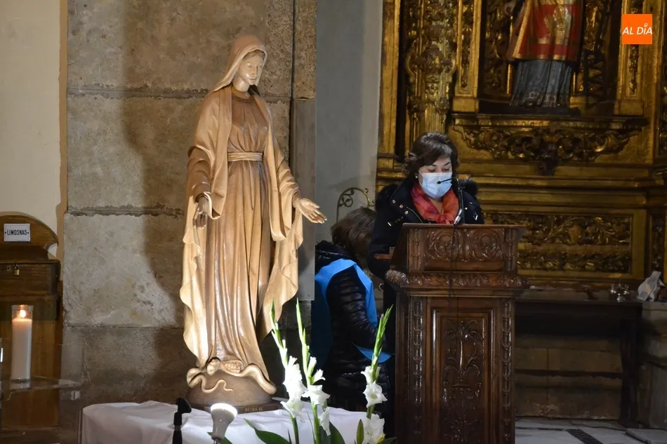 Foto 2 - C&aacute;lida recepci&oacute;n a la Virgen de Radio Mar&iacute;a en la Iglesia de San Andr&eacute;s  