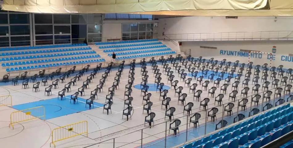 El lunes se vacunará en el Pabellón Eladio Jiménez a 335 personas mayores de 90 años  