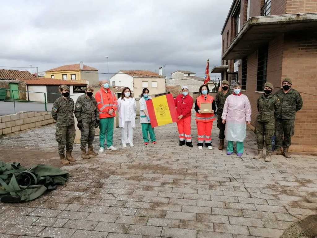 Foto 2 - Los sanitarios de Tamames agradecen al Regimiento de Ingenieros su ayuda durante la pandemia