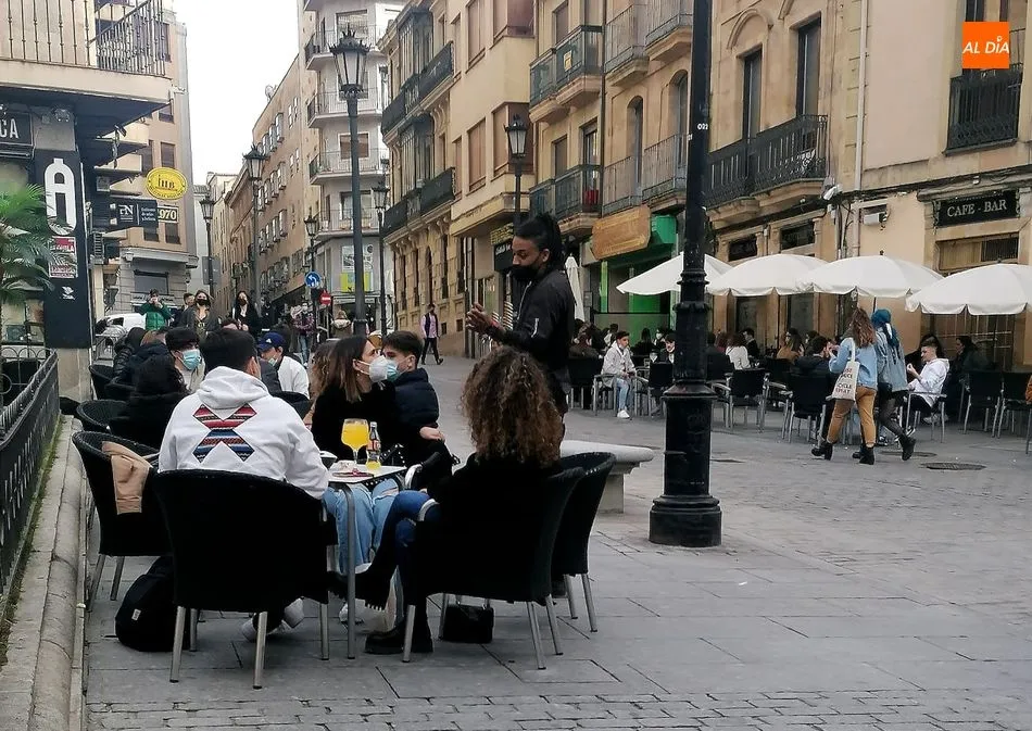 Foto 4 - Las terrazas salmantinas gozan de buena afluencia antes de la bajada de temperaturas