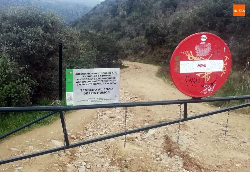 Foto 3 - Medio Ambiente renueva los carteles de acceso al Pozo de los Humos y recuerda que no se puede...