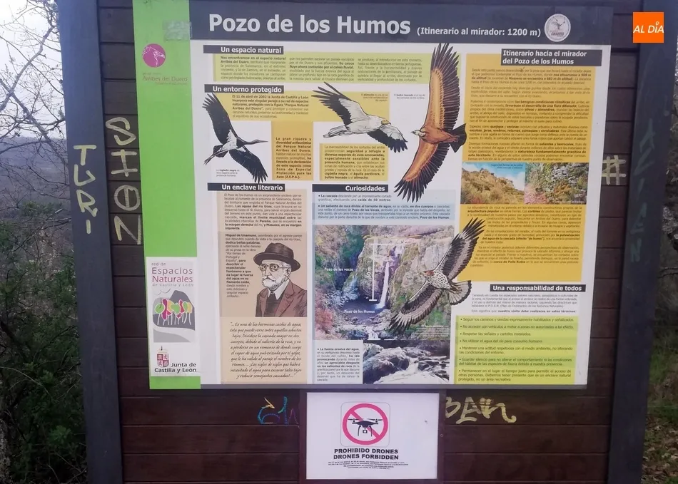 Foto 2 - Medio Ambiente renueva los carteles de acceso al Pozo de los Humos y recuerda que no se puede...