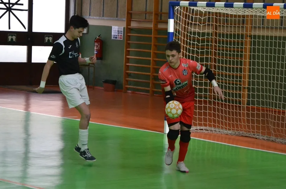 Foto 8 - Amplia goleada ante el Atl&eacute;tico Benavente del III Juvenil, que terminar&aacute; 2&ordm; si gana este domingo ...