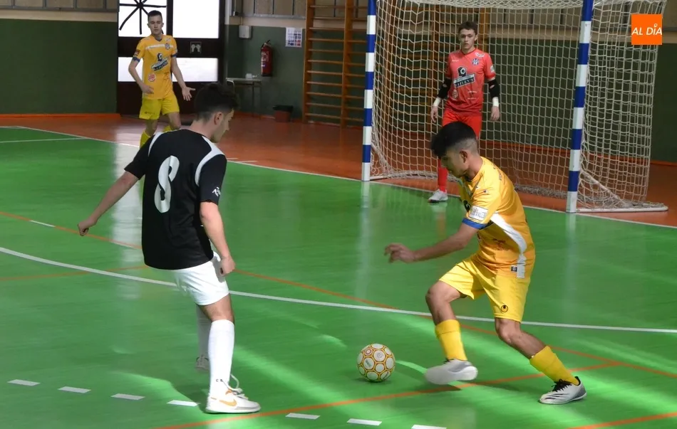 Foto 7 - Amplia goleada ante el Atl&eacute;tico Benavente del III Juvenil, que terminar&aacute; 2&ordm; si gana este domingo ...