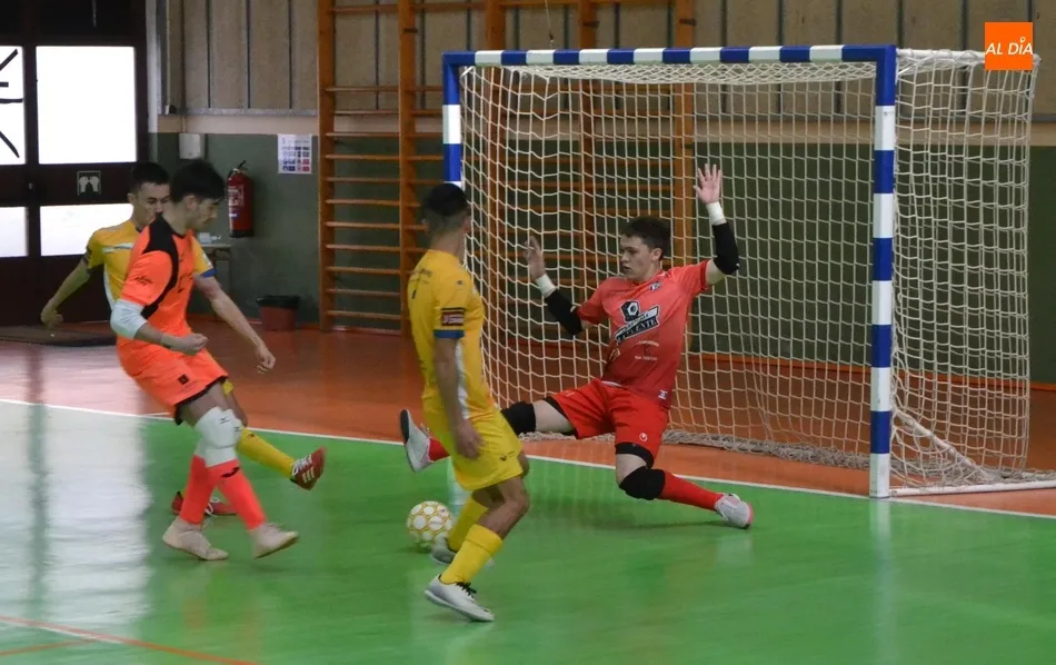 Foto 4 - Amplia goleada ante el Atl&eacute;tico Benavente del III Juvenil, que terminar&aacute; 2&ordm; si gana este domingo ...