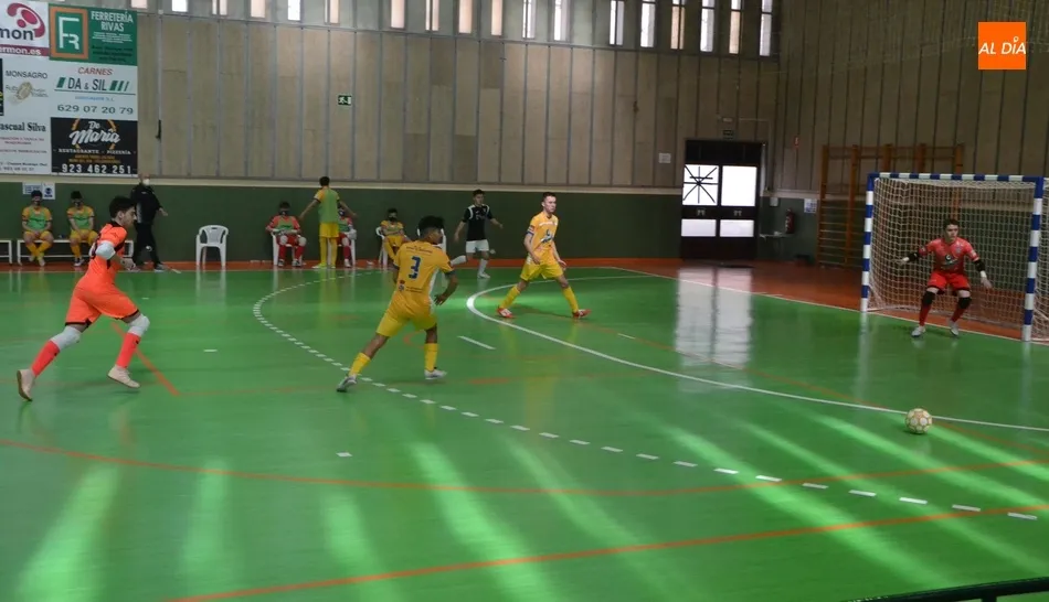 Foto 5 - Amplia goleada ante el Atl&eacute;tico Benavente del III Juvenil, que terminar&aacute; 2&ordm; si gana este domingo ...