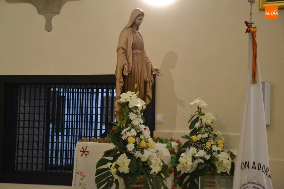 Foto 6 - Intensa jornada de devoci&oacute;n a la Virgen de Radio Mar&iacute;a en el Convento de las Carmelitas  