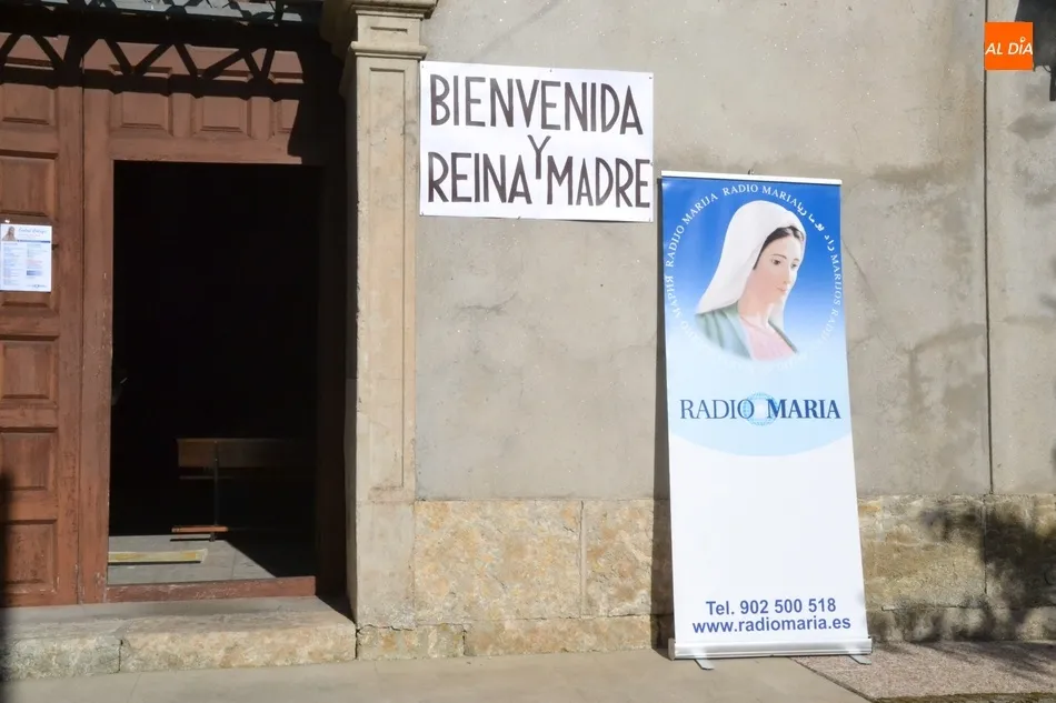 Foto 9 - Intensa jornada de devoci&oacute;n a la Virgen de Radio Mar&iacute;a en el Convento de las Carmelitas  