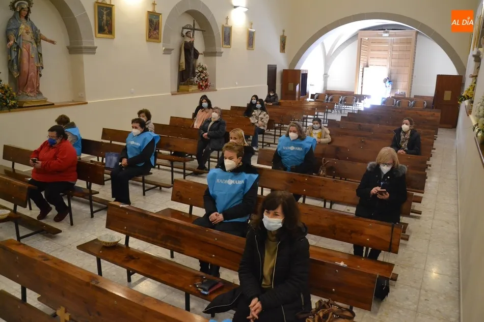 Foto 5 - Intensa jornada de devoci&oacute;n a la Virgen de Radio Mar&iacute;a en el Convento de las Carmelitas  