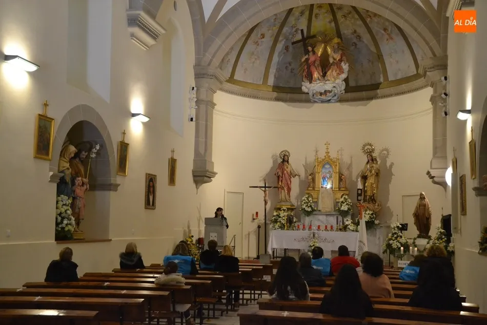 Foto 2 - Intensa jornada de devoci&oacute;n a la Virgen de Radio Mar&iacute;a en el Convento de las Carmelitas  
