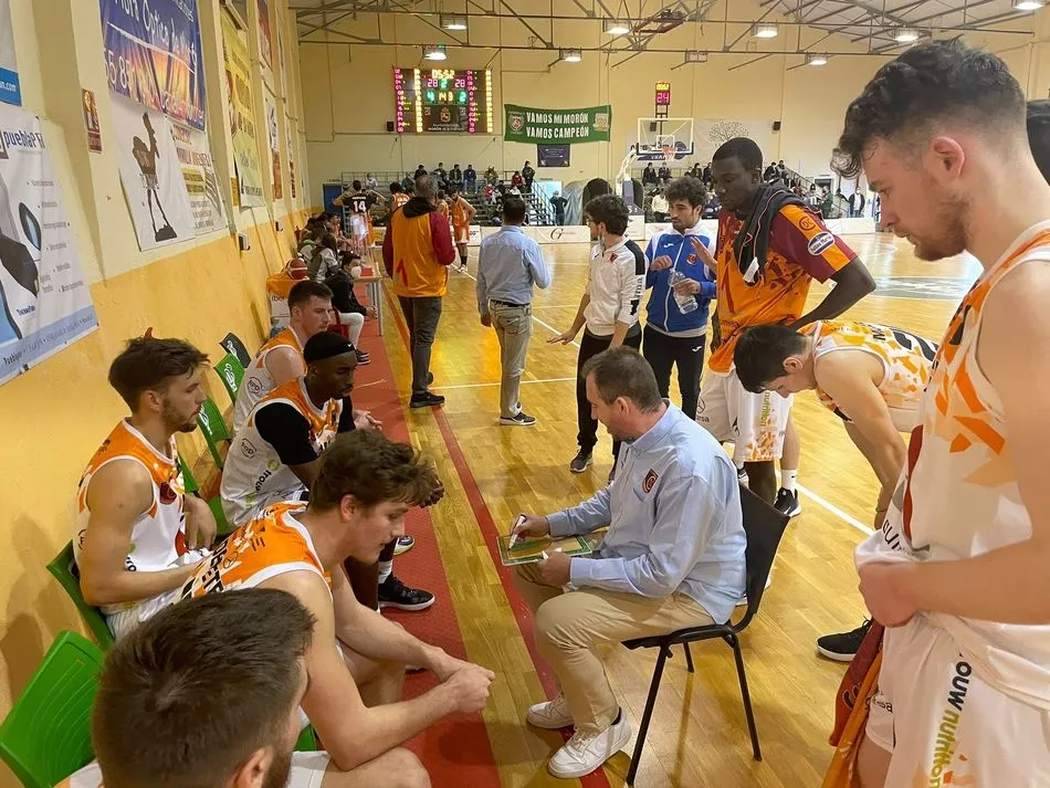 Foto 2 - El Aquimisa Carbajosa cae ante el Mor&oacute;n por un solo punto en la pr&oacute;rroga (81-80)