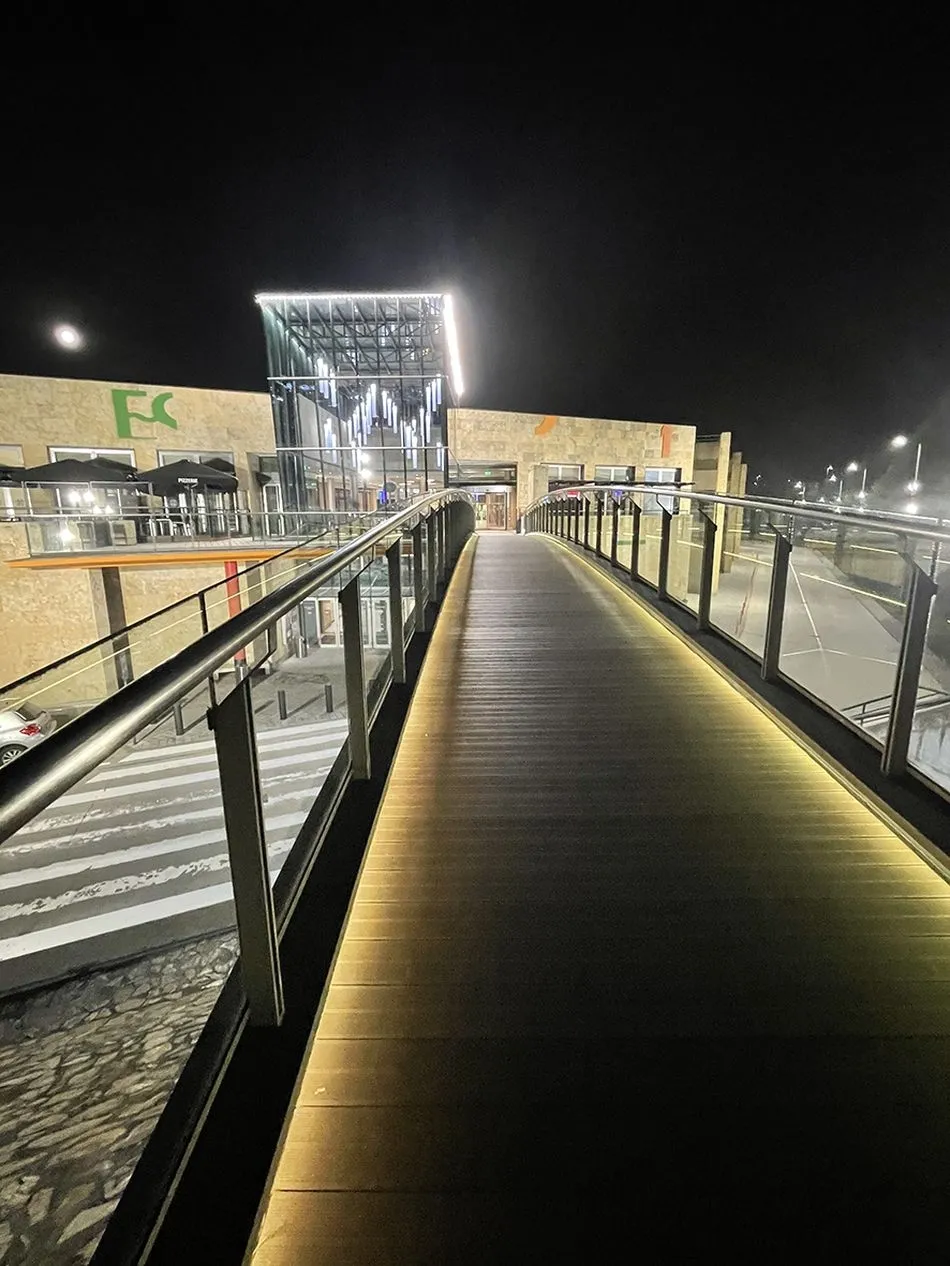 Foto 5 - El Centro Comercial El Tormes se viste de amarillo por el D&iacute;a de las Enfermedades Raras