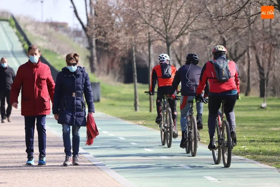 Foto 5 - El buen tiempo invita a los vecinos a disfrutar del deporte en el entorno del r&iacute;o Tormes