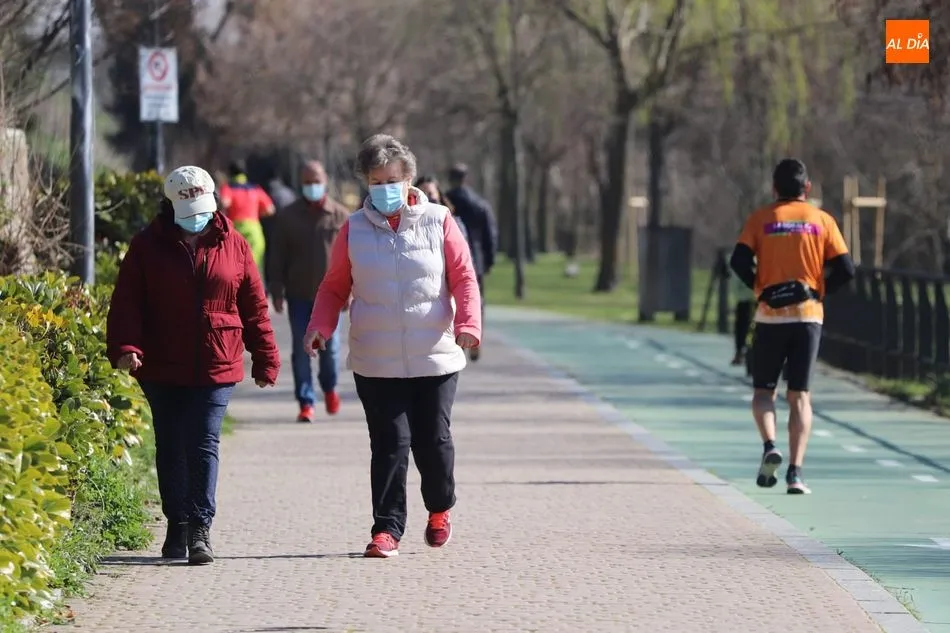 Foto 4 - El buen tiempo invita a los vecinos a disfrutar del deporte en el entorno del r&iacute;o Tormes