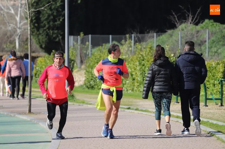 Foto 3 - El buen tiempo invita a los vecinos a disfrutar del deporte en el entorno del r&iacute;o Tormes