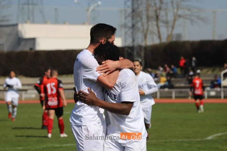 Foto 8 - El Ribert se coloca como col&iacute;der tras golear al B&eacute;jar en el derbi (3-0)