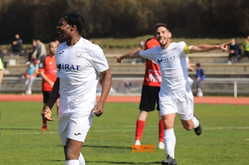 Foto 4 - El Ribert se coloca como col&iacute;der tras golear al B&eacute;jar en el derbi (3-0)