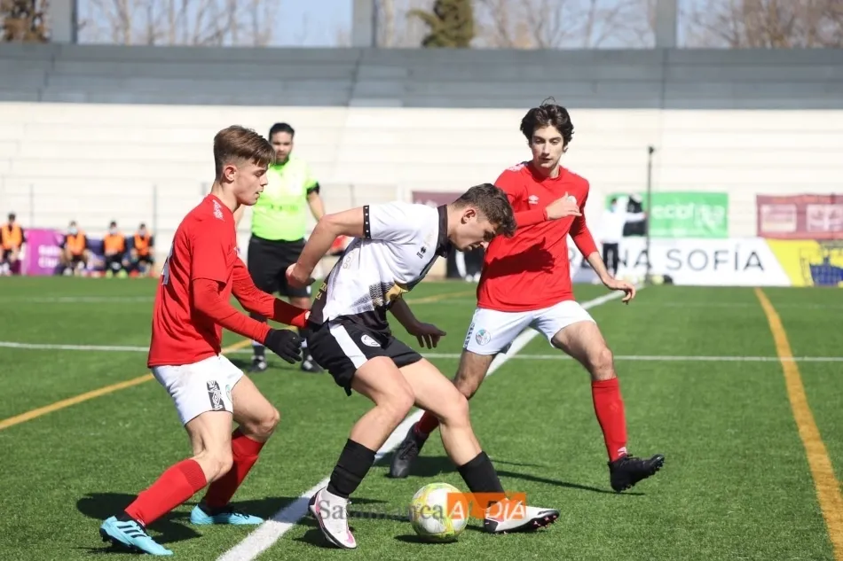 Foto 5 - Unionistas se hace a&uacute;n m&aacute;s l&iacute;der tras imponerse en el derbi al Salamanca UDS en Juvenil Regional ...