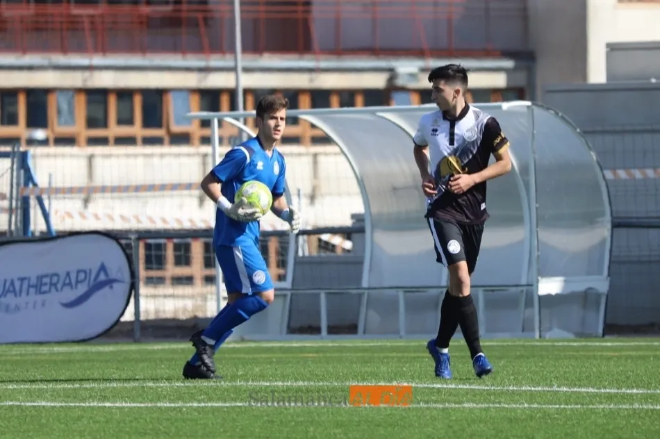 Foto 4 - Unionistas se hace a&uacute;n m&aacute;s l&iacute;der tras imponerse en el derbi al Salamanca UDS en Juvenil Regional ...