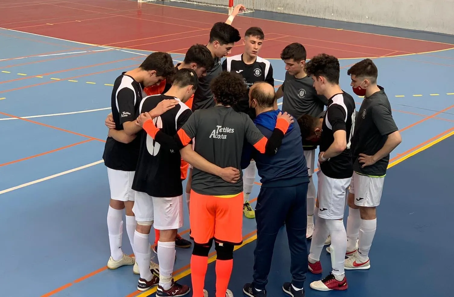 Foto 5 - El III Juvenil se queda sin 2&ordf; plaza tras una tarde negada entre los tres palos en Burgos  