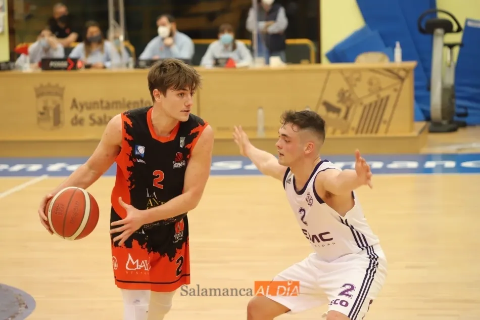 Foto 4 - Trabajada victoria ante el colista vallisoletano de Usal La Antigua (73-64)
