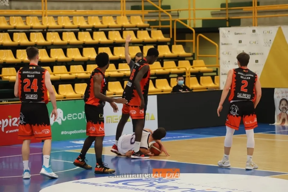 Foto 3 - Trabajada victoria ante el colista vallisoletano de Usal La Antigua (73-64)