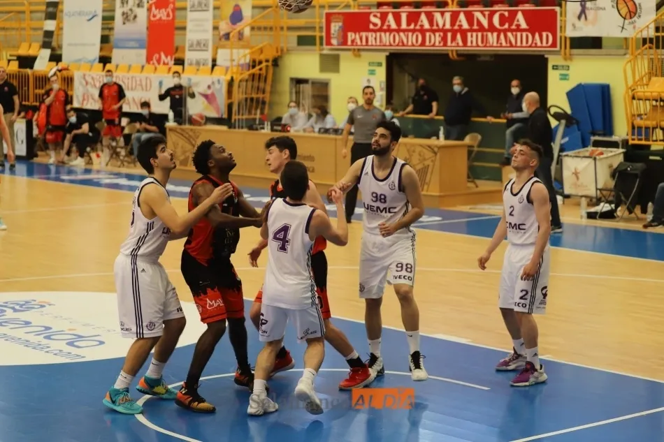 Foto 2 - Trabajada victoria ante el colista vallisoletano de Usal La Antigua (73-64)