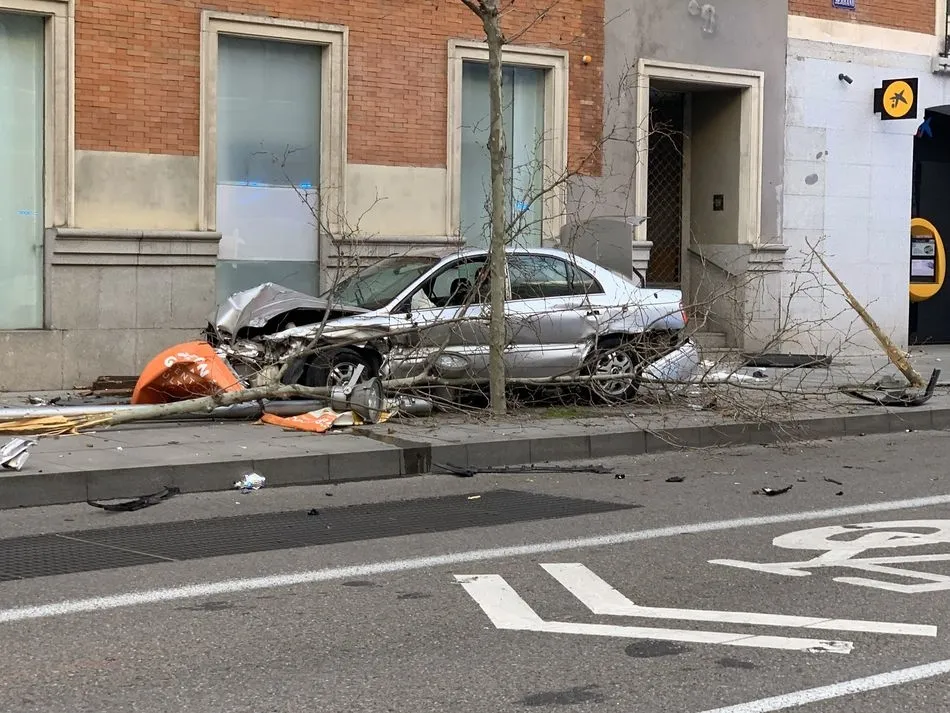 Foto 2 - Heridos leves 4 polic&iacute;as y otras 3 personas tras una persecuci&oacute;n policial en Madrid