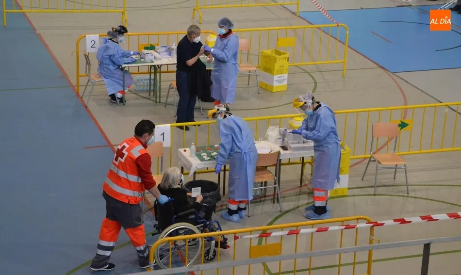Foto 11 - Arranca la vacunaci&oacute;n masiva contra el coronavirus en Ciudad Rodrigo  