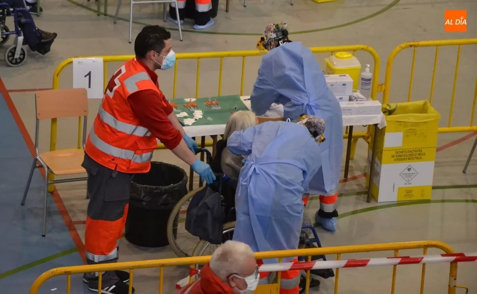 Foto 8 - Arranca la vacunaci&oacute;n masiva contra el coronavirus en Ciudad Rodrigo  