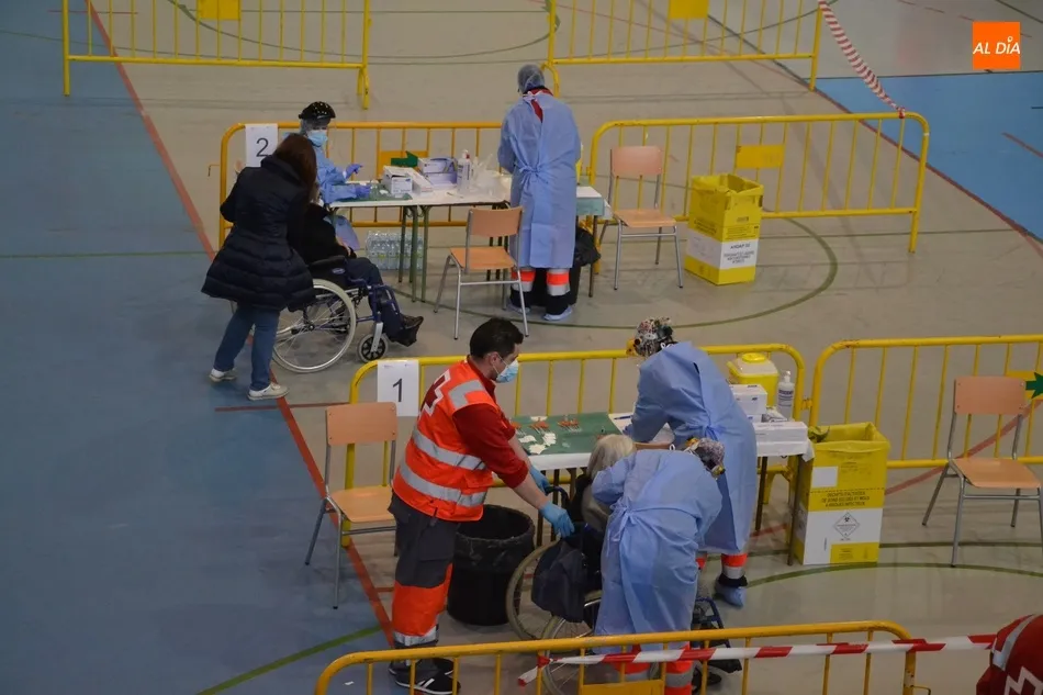 Foto 7 - Arranca la vacunaci&oacute;n masiva contra el coronavirus en Ciudad Rodrigo  