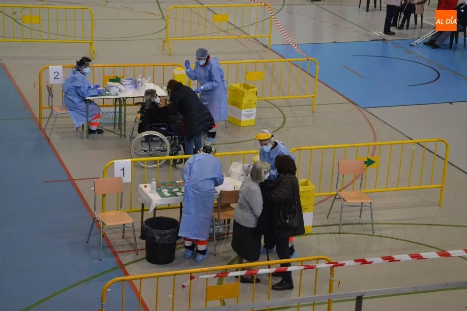 Foto 5 - Arranca la vacunaci&oacute;n masiva contra el coronavirus en Ciudad Rodrigo  