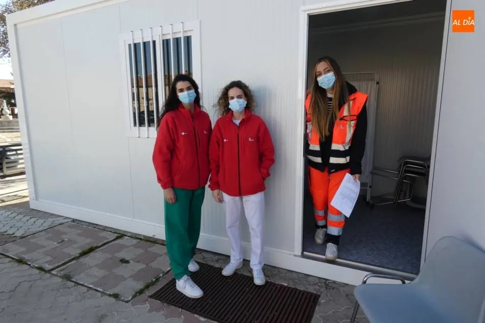 Foto 2 - Los pacientes dependientes de la Zona de Salud de Cantalapiedra reciben la primera dosis de Pfizer