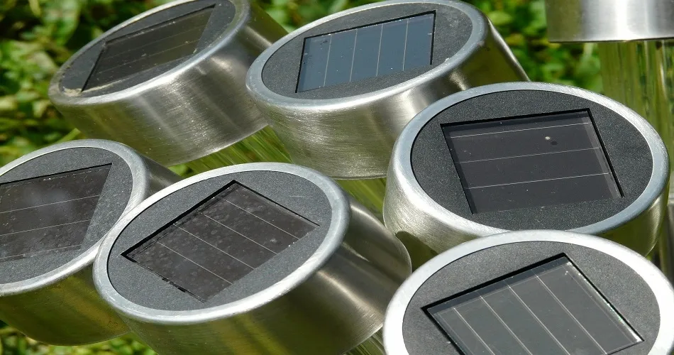 Jardines sostenibles: focos solares y sus ventajas  