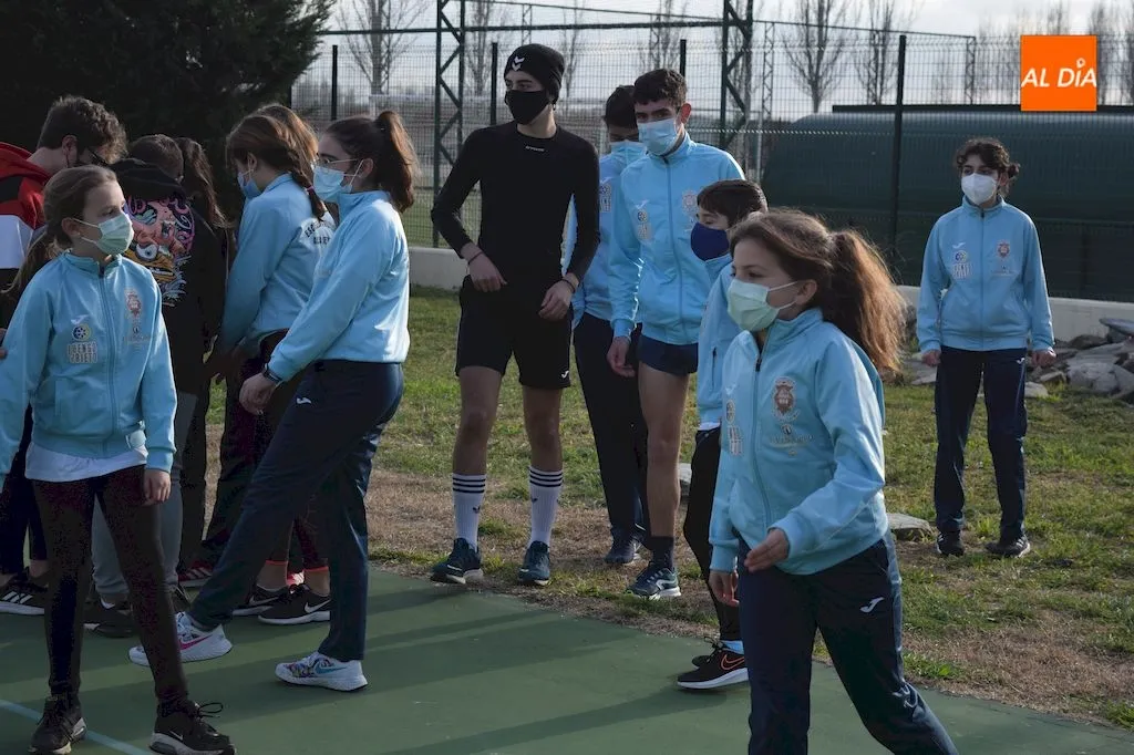 Foto 5 - La Escuela de Atletismo de Alba de Tormes se mantiene en tiempos de pandemia