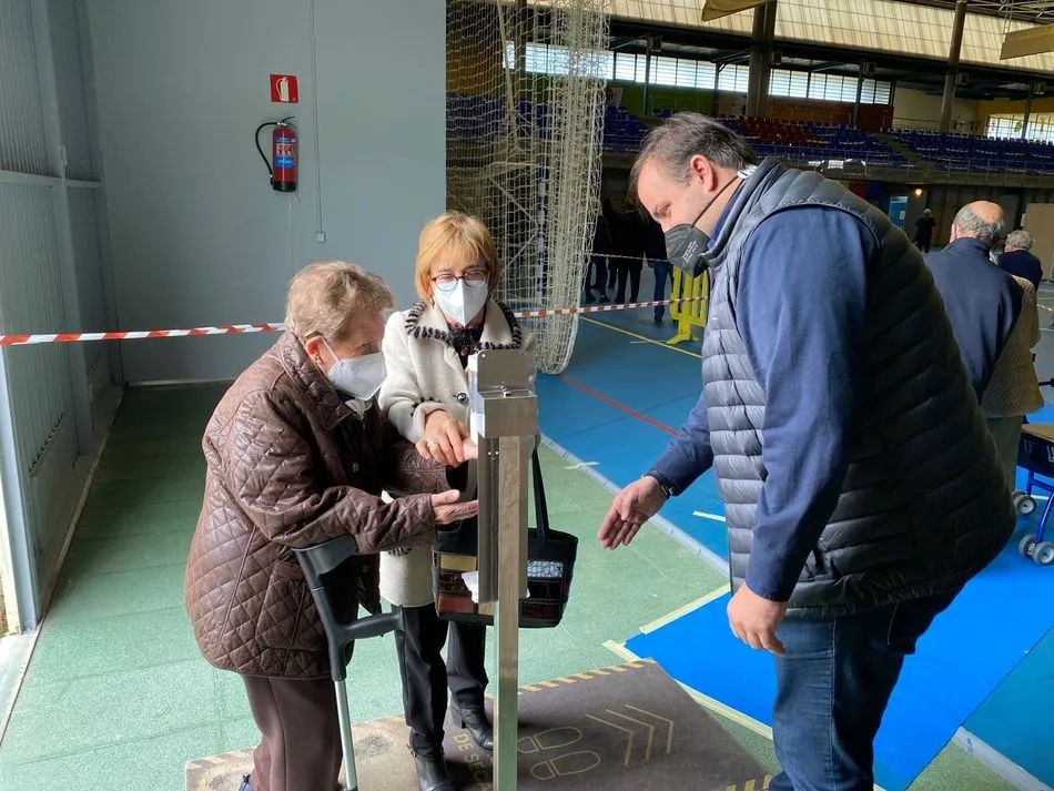Foto 5 - Comienza la vacunaci&oacute;n de mayores en Guijuelo