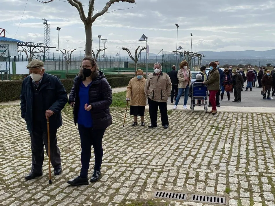 Foto 2 - Comienza la vacunaci&oacute;n de mayores en Guijuelo