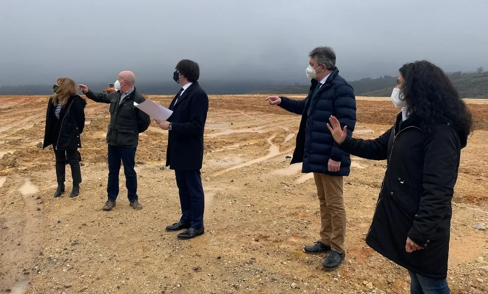 El consejero de Fomento anuncia por sorpresa que el lunes reabrirá el interior de la hostelería y ...