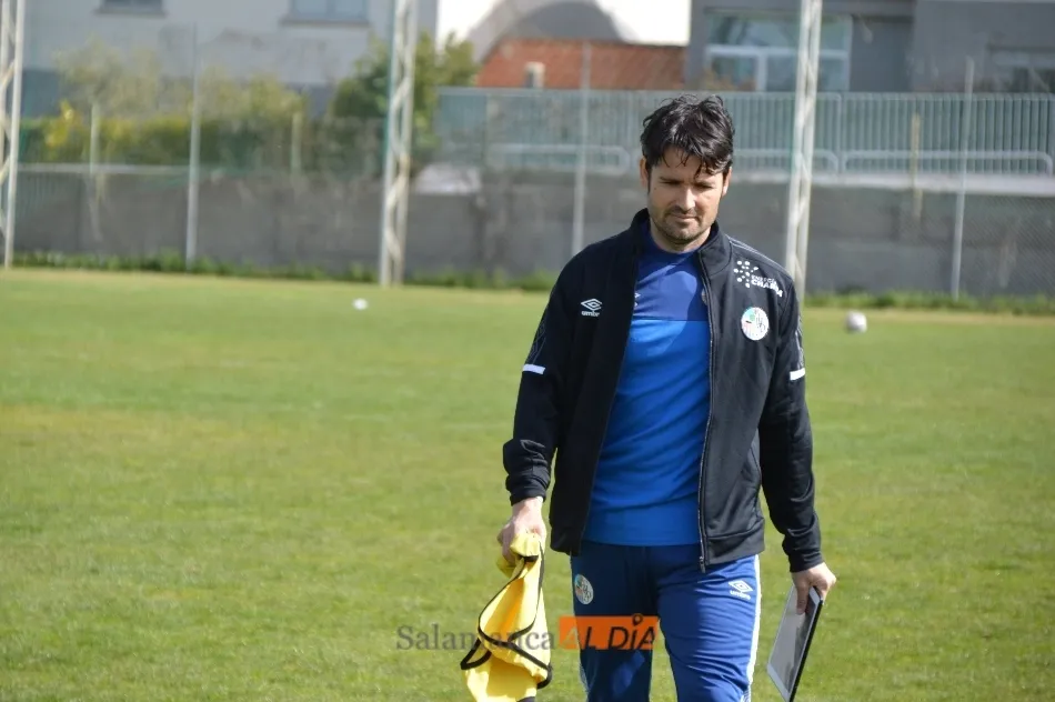 Foto 9 - Juancho empieza a apretar para jugar con el Salamanca UDS, pero se retira del entrenamiento