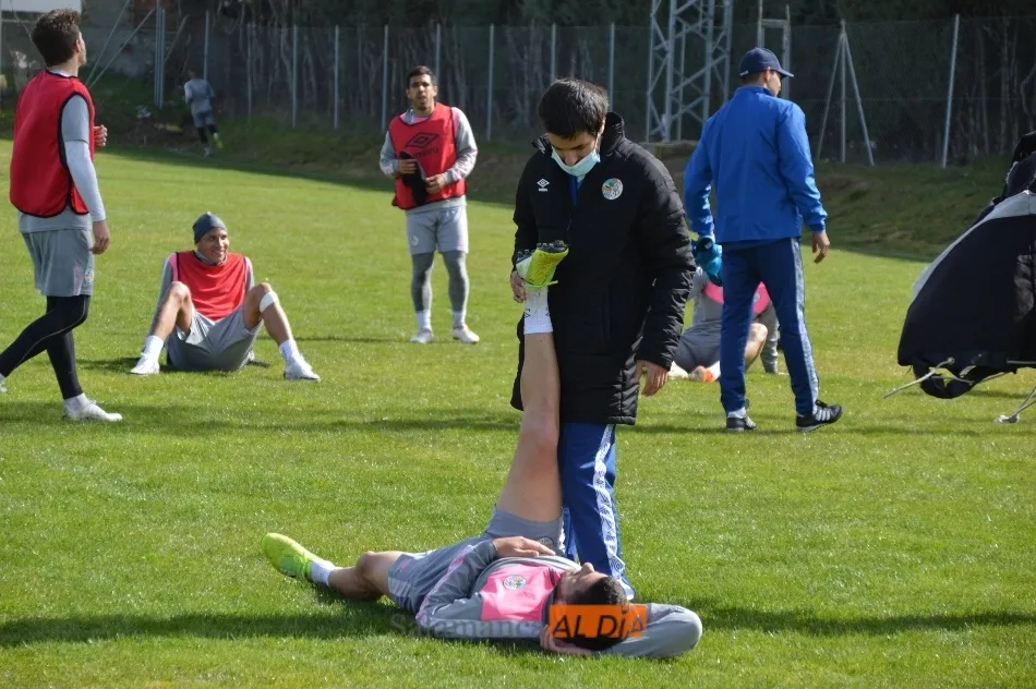 Foto 5 - Juancho empieza a apretar para jugar con el Salamanca UDS, pero se retira del entrenamiento