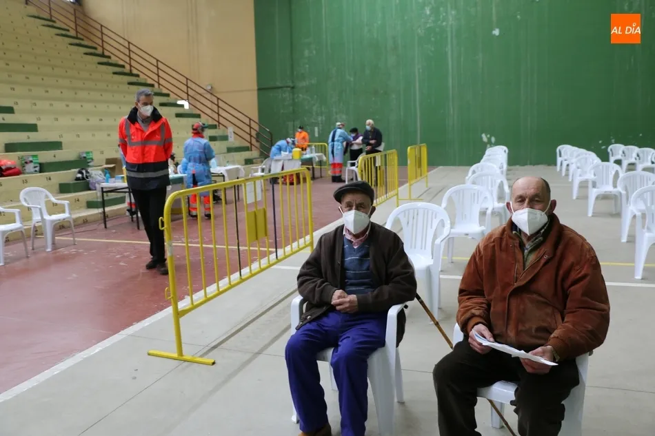Foto 8 - Comienza la vacunaci&oacute;n masiva en Vitigudino con los mayores de 90 a&ntilde;os  