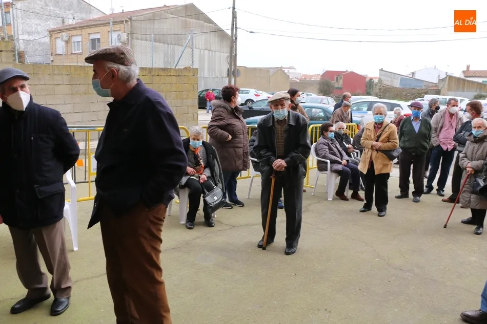 Foto 11 - Comienza la vacunaci&oacute;n masiva en Vitigudino con los mayores de 90 a&ntilde;os  