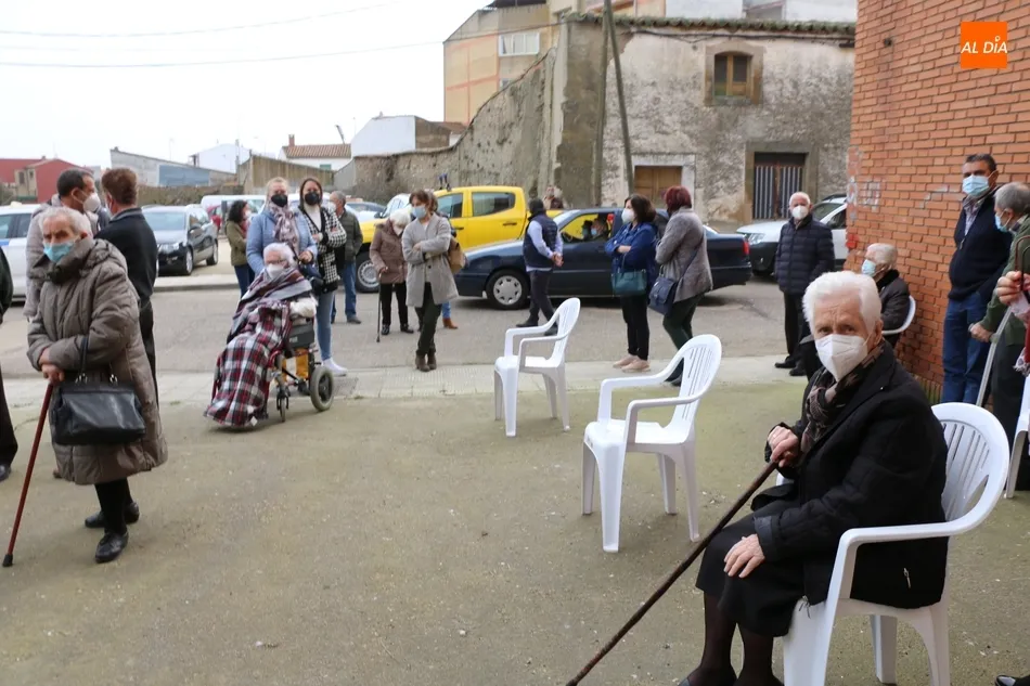 Foto 10 - Comienza la vacunaci&oacute;n masiva en Vitigudino con los mayores de 90 a&ntilde;os  