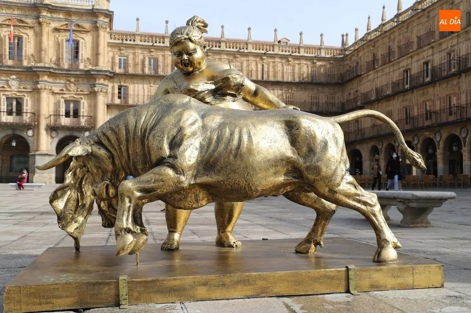 Verónica, pase de amor, una obra realizada por el artista para ser expuesta y presentada por primera vez en Salamanca y que representa el Año del Toro. Foto de Lydia González