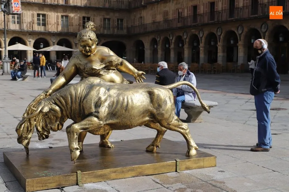 Foto 9 - Las esculturas del artista chino Xu Hongfei vuelven a adornar Salamanca