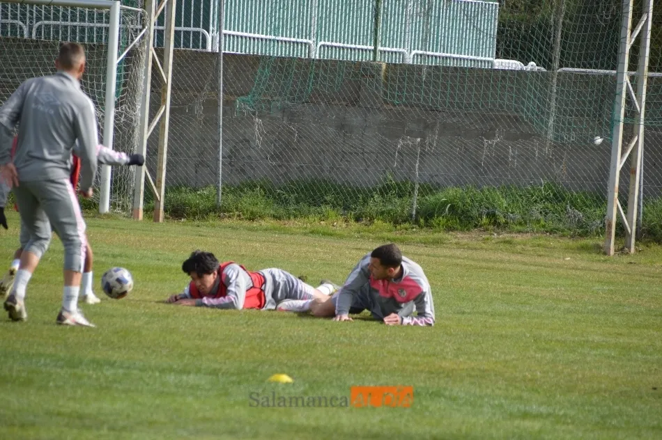 Foto 9 - El Salamanca UDS pone toda la carne en el asador en el entrenamiento para la cita con el Zamora